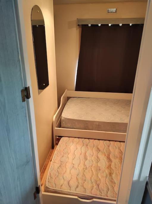 Mobil-Home Dans Un Beau Cadre A 15 Km Des Plages. ลูเนล ภายนอก รูปภาพ