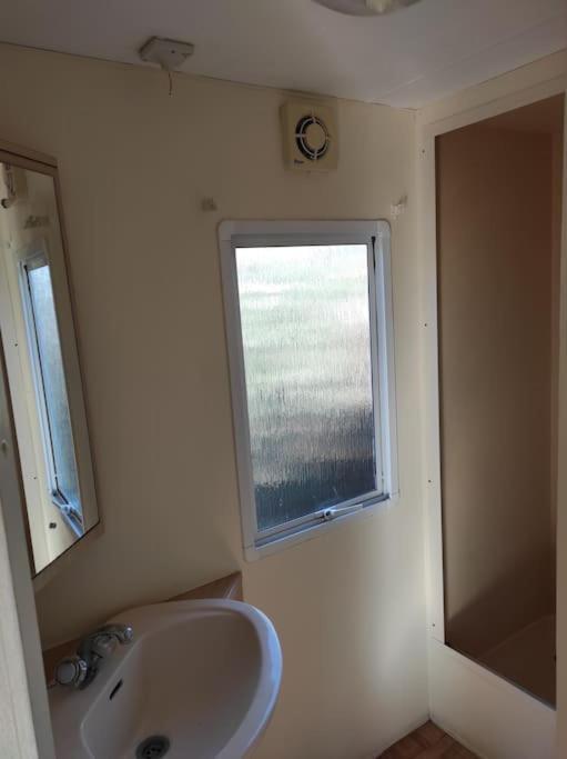 Mobil-Home Dans Un Beau Cadre A 15 Km Des Plages. ลูเนล ภายนอก รูปภาพ