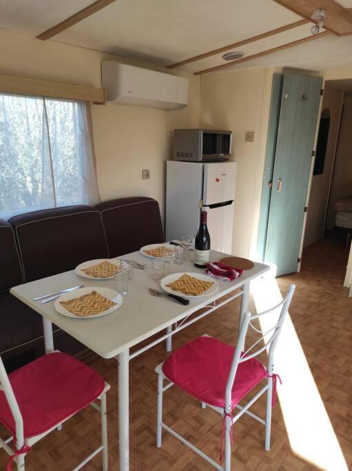 Mobil-Home Dans Un Beau Cadre A 15 Km Des Plages. ลูเนล ภายนอก รูปภาพ